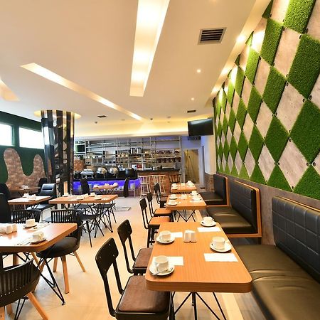 Midtown Xpress Balikpapan Hotel Exterior foto
