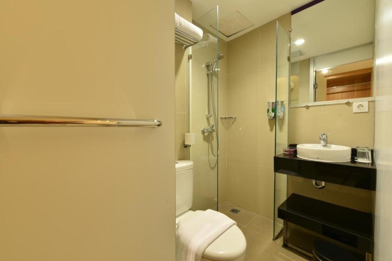 Midtown Xpress Balikpapan Hotel Exterior foto
