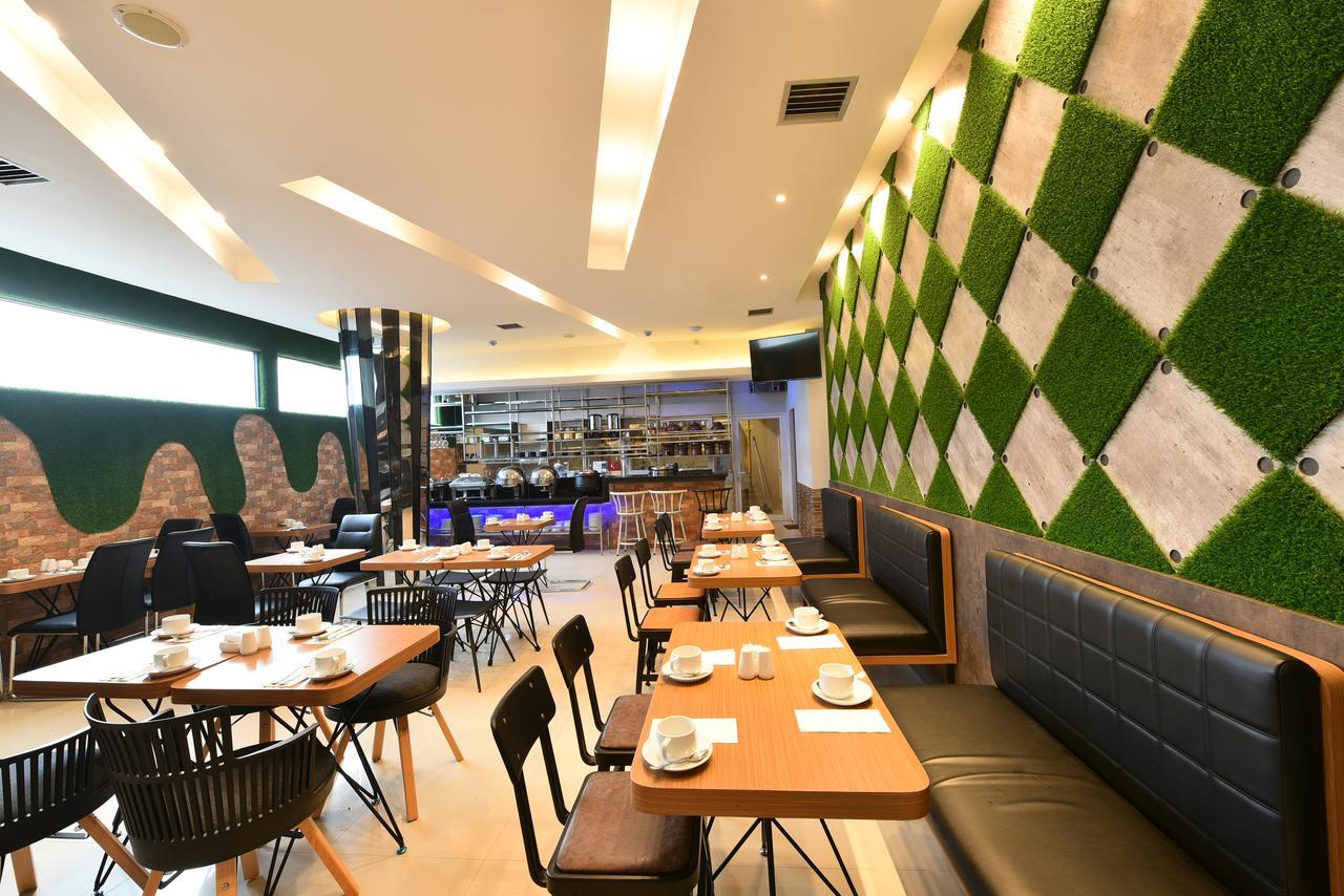 Midtown Xpress Balikpapan Hotel Exterior foto