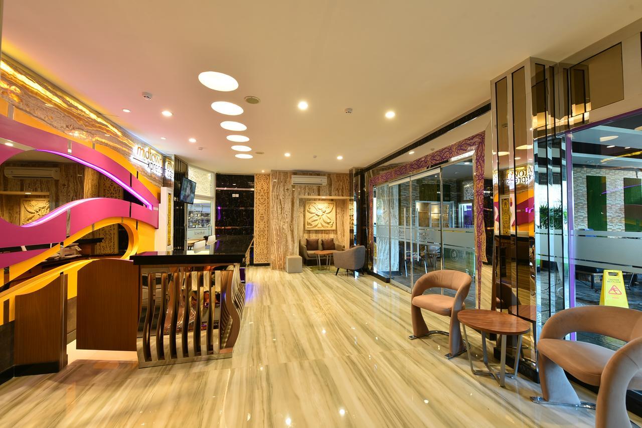 Midtown Xpress Balikpapan Hotel Exterior foto