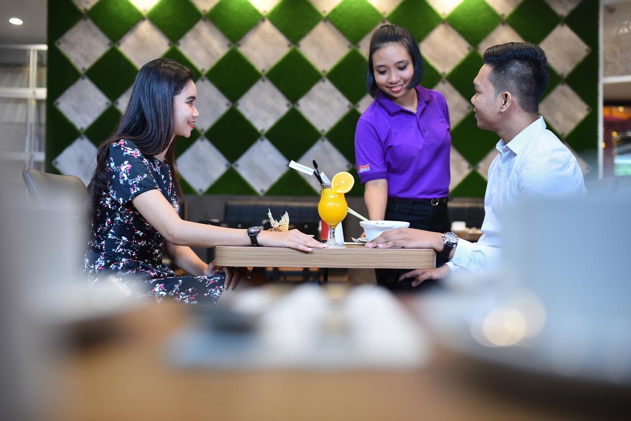 Midtown Xpress Balikpapan Hotel Exterior foto