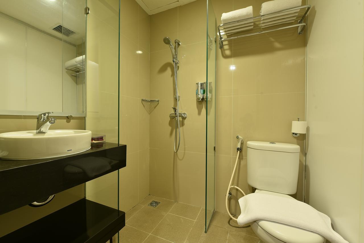 Midtown Xpress Balikpapan Hotel Exterior foto